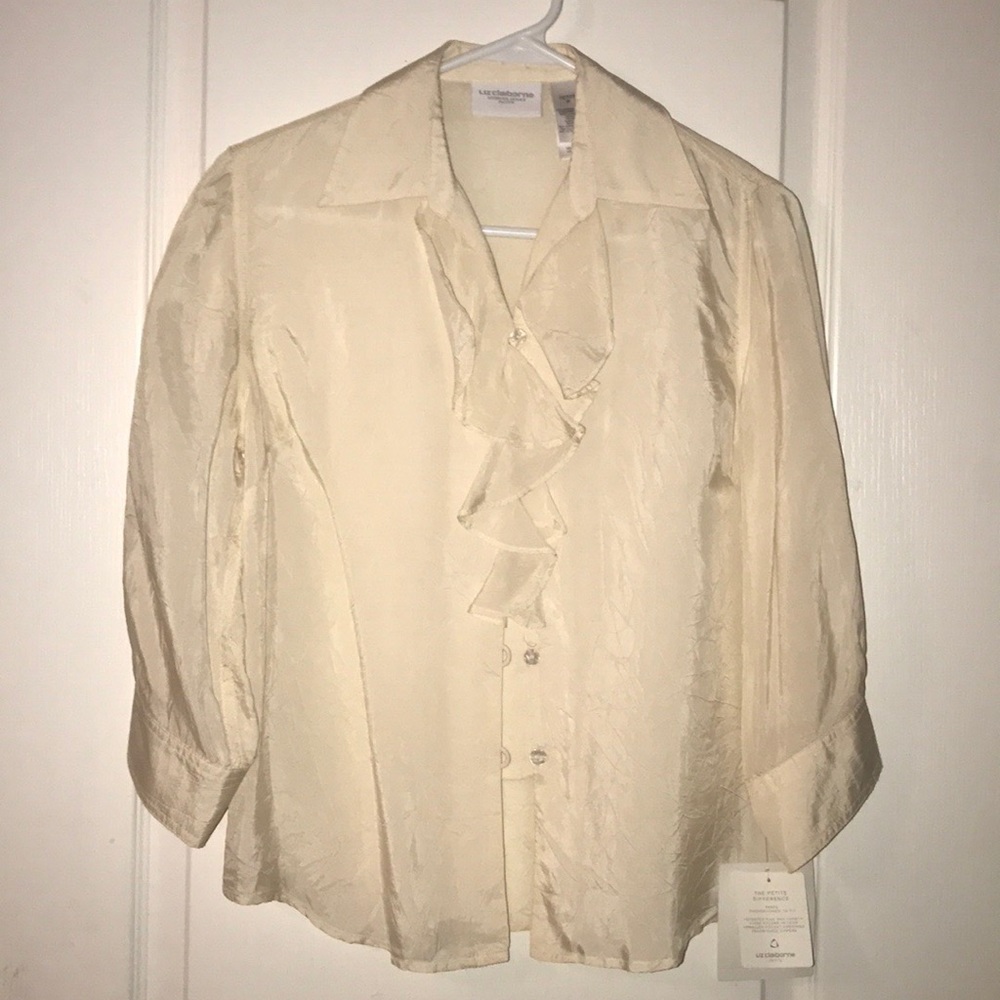 ❤️Liz Claiborne cream ruffled blouse❤️